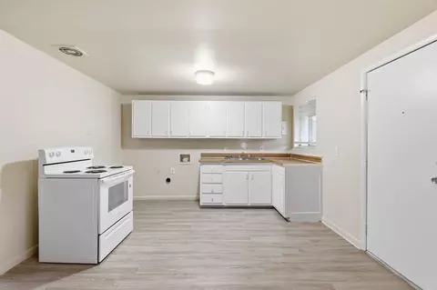 Kitchen - 3596 E Dublin Granville Rd, Westerville, OH 43081 photo 1 of 2