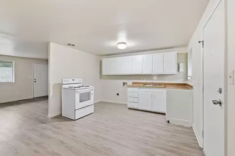 Kitchen - 3596 E Dublin Granville Rd, Westerville, OH 43081 photo 2 of 2