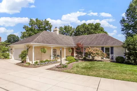 890 Lookout Point Dr, Columbus, OH 43235
