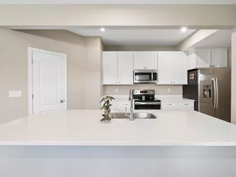 Kitchen - 36 Oldham Ct, Delaware, OH 43015 photo 2 of 5