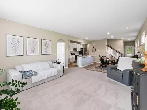 Living - 36 Oldham Ct, Delaware, OH 43015 photo 5 of 7