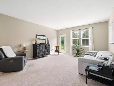 Living - 36 Oldham Ct, Delaware, OH 43015 photo 1 of 7