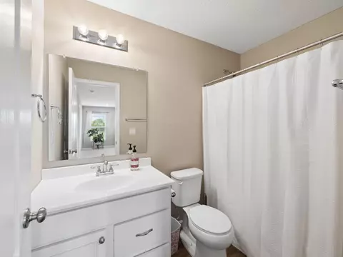 Bath - 36 Oldham Ct, Delaware, OH 43015 photo 2 of 2
