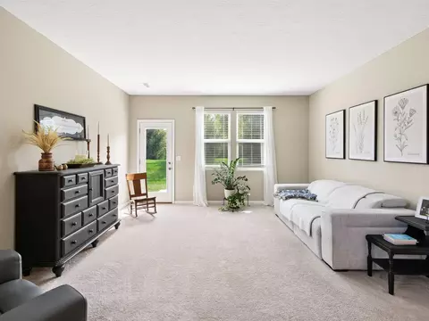 Living - 36 Oldham Ct, Delaware, OH 43015 photo 2 of 7