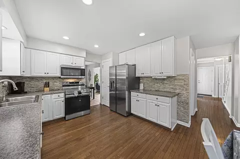 Kitchen - 5515 Glasgow Pl, Columbus, OH 43235 photo 5 of 6