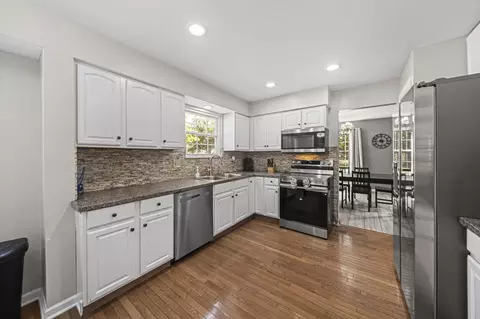 Kitchen - 5515 Glasgow Pl, Columbus, OH 43235 photo 3 of 6