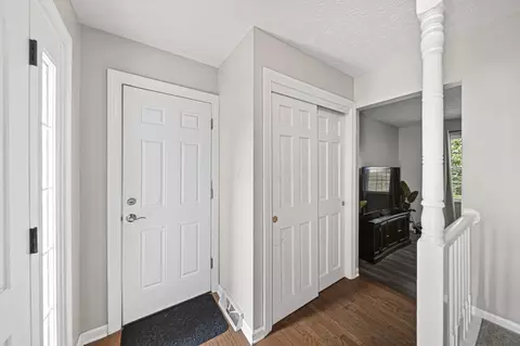 Entry Way - 5515 Glasgow Pl, Columbus, OH 43235 photo 2 of 16