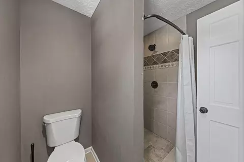 Bath - 5515 Glasgow Pl, Columbus, OH 43235 photo 6 of 8