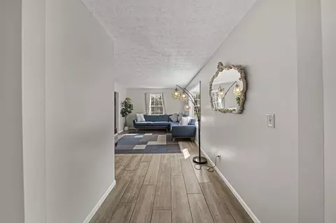 Entry Way - 5515 Glasgow Pl, Columbus, OH 43235 photo 5 of 16