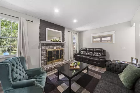 Living - 5515 Glasgow Pl, Columbus, OH 43235 photo 6 of 7