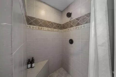 Bath - 5515 Glasgow Pl, Columbus, OH 43235 photo 7 of 8