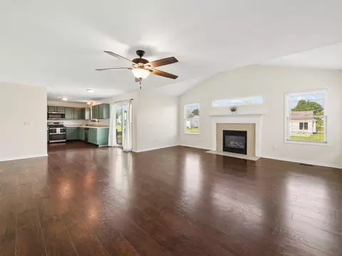 Living - 5560 Boucher Dr, Orient, OH 43146 photo 2 of 3