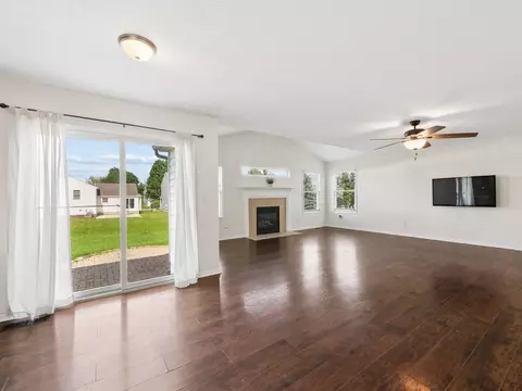 Living - 5560 Boucher Dr, Orient, OH 43146 photo 3 of 3