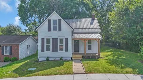 134 Mill St E, Senecaville, OH 43780