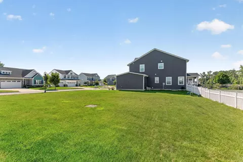 Exterior - 401 Pagoda Loop, Delaware, OH 43015 photo 6 of 8