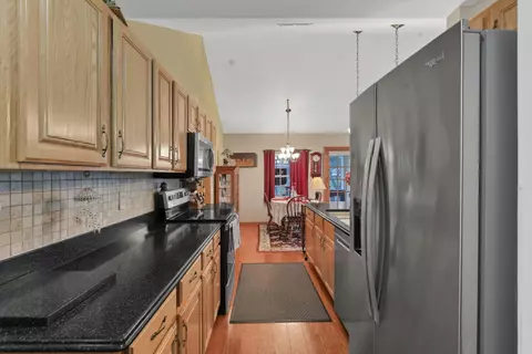 Kitchen - 2018 Farmbrook Cir N, Grove City, OH 43123 photo 5 of 9