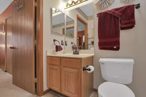 Bath - 2018 Farmbrook Cir N, Grove City, OH 43123 photo 8 of 8