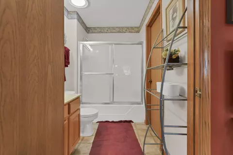 Bath - 2018 Farmbrook Cir N, Grove City, OH 43123 photo 5 of 8