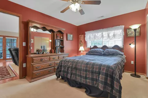 Bedroom - 2018 Farmbrook Cir N, Grove City, OH 43123 photo 5 of 6