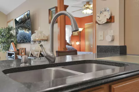Kitchen - 2018 Farmbrook Cir N, Grove City, OH 43123 photo 8 of 9