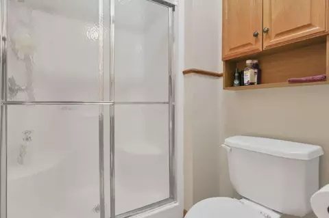 Bath - 2018 Farmbrook Cir N, Grove City, OH 43123 photo 4 of 8