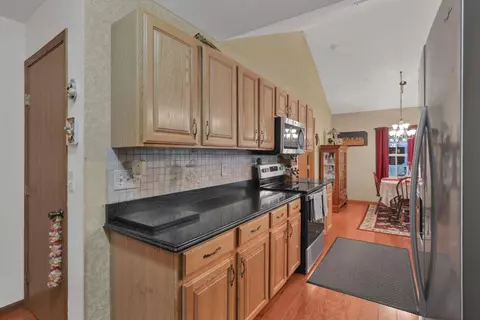 Kitchen - 2018 Farmbrook Cir N, Grove City, OH 43123 photo 3 of 9