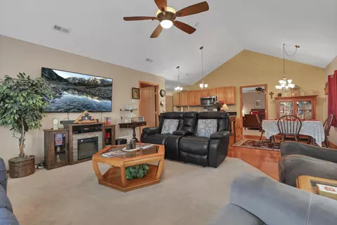 Living - 2018 Farmbrook Cir N, Grove City, OH 43123 photo 1 of 2