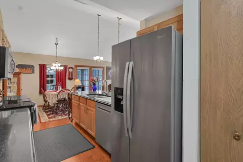 Kitchen - 2018 Farmbrook Cir N, Grove City, OH 43123 photo 4 of 9