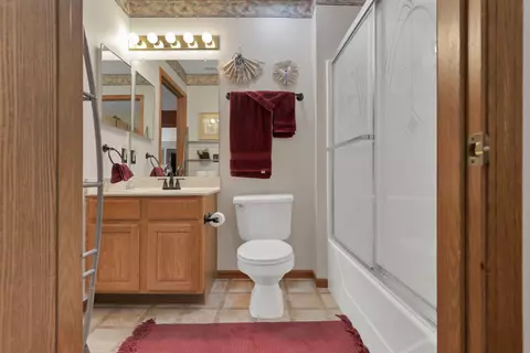 Bath - 2018 Farmbrook Cir N, Grove City, OH 43123 photo 7 of 8
