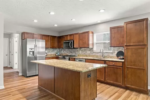 Kitchen - 247 Jay Ct, Delaware, OH 43015 photo 1 of 5