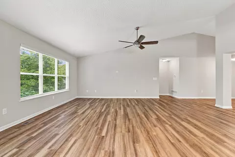 Living - 247 Jay Ct, Delaware, OH 43015 photo 4 of 8