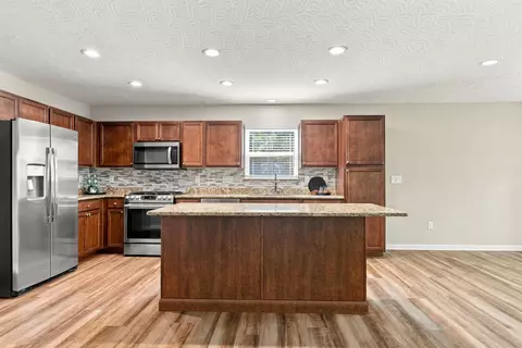 Kitchen - 247 Jay Ct, Delaware, OH 43015 photo 2 of 5