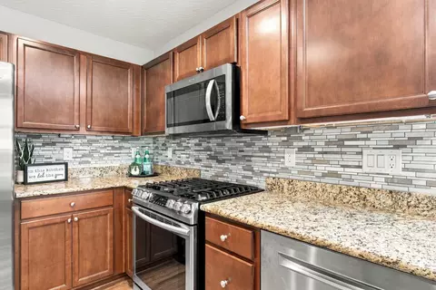 Kitchen - 247 Jay Ct, Delaware, OH 43015 photo 5 of 5