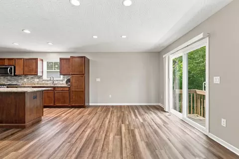 Living - 247 Jay Ct, Delaware, OH 43015 photo 6 of 8