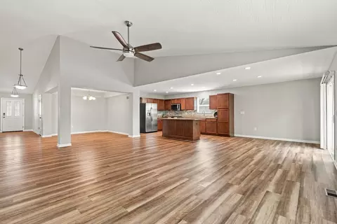 Living - 247 Jay Ct, Delaware, OH 43015 photo 5 of 8