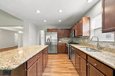 Kitchen - 247 Jay Ct, Delaware, OH 43015 photo 4 of 5