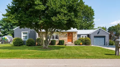 1617 Doaks Ln, Zanesville, OH 43701