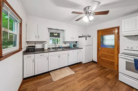 Kitchen - 98 Potter St, Delaware, OH 43015 photo 1 of 3