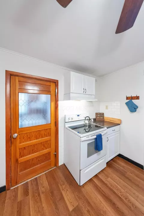 Kitchen - 98 Potter St, Delaware, OH 43015 photo 2 of 3