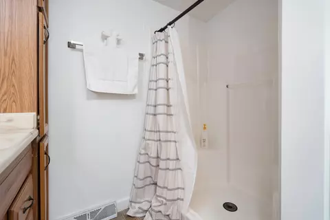 Bath - 18596 Harble Griffith Rd, Logan, OH 43138 photo 2 of 3