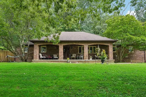 1325 Ellen Dr, Zanesville, OH 43701