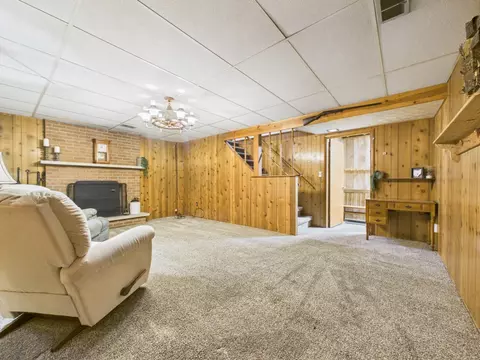 Living - 914 Rutter Ave, Lancaster, OH 43130 photo 6 of 7
