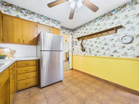 Kitchen - 914 Rutter Ave, Lancaster, OH 43130 photo 3 of 4