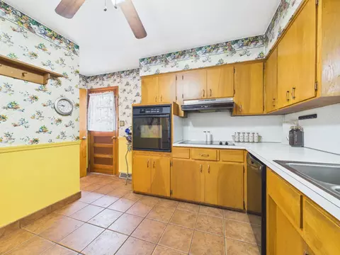 Kitchen - 914 Rutter Ave, Lancaster, OH 43130 photo 4 of 4