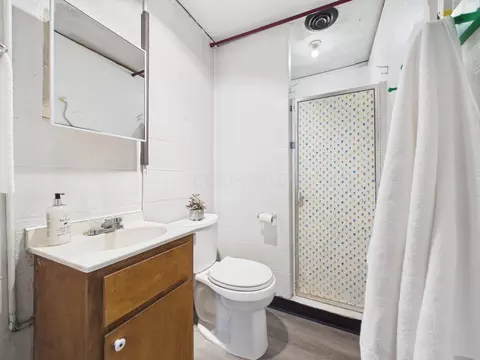 Bath - 914 Rutter Ave, Lancaster, OH 43130 photo 3 of 3