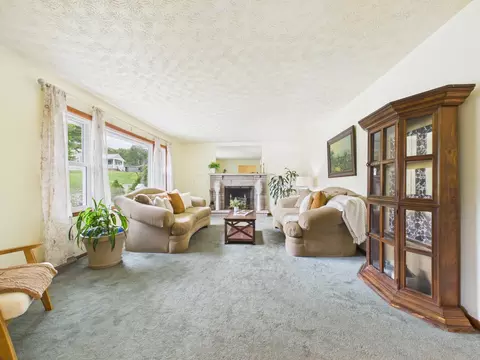Living - 914 Rutter Ave, Lancaster, OH 43130 photo 1 of 7