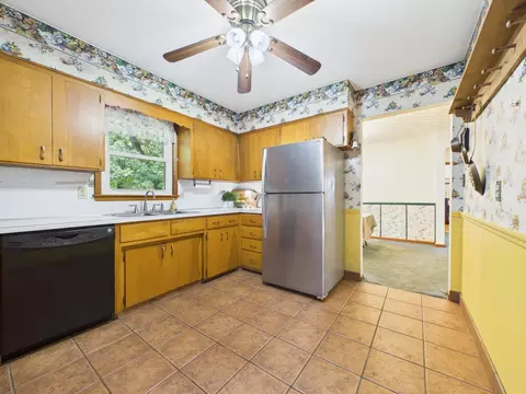 Kitchen - 914 Rutter Ave, Lancaster, OH 43130 photo 1 of 4