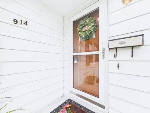 Entry Way - 914 Rutter Ave, Lancaster, OH 43130 photo 1 of 4