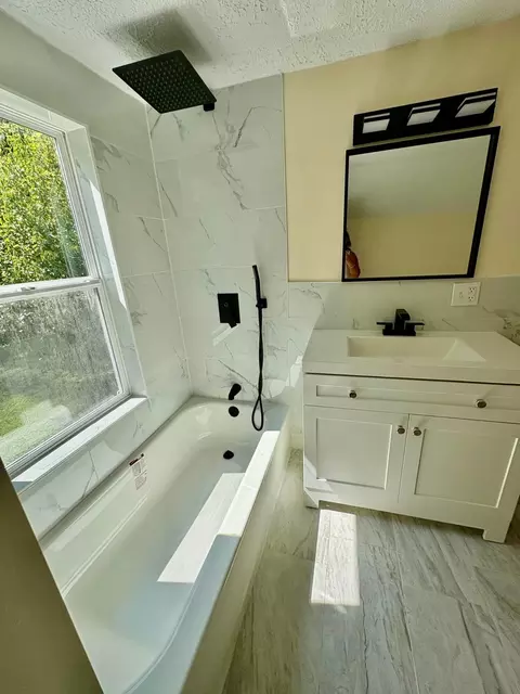 Bath - 1811 Hillside Ave, Springfield, OH 45503 photo 2 of 2