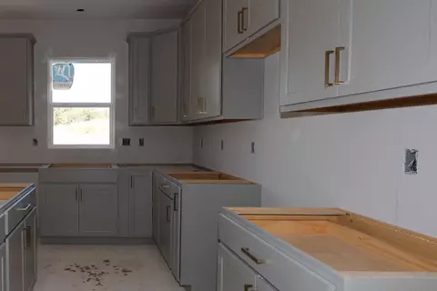 Kitchen - 538 Creekside Loop S, Pataskala, OH 43062 photo 2 of 2